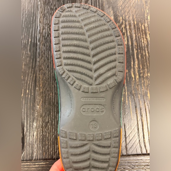 Men’s 7 Eleven Crocs like new size 13 - Picture 2 of 3